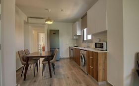 Phaedrus Living Coral Suites Seabreeze